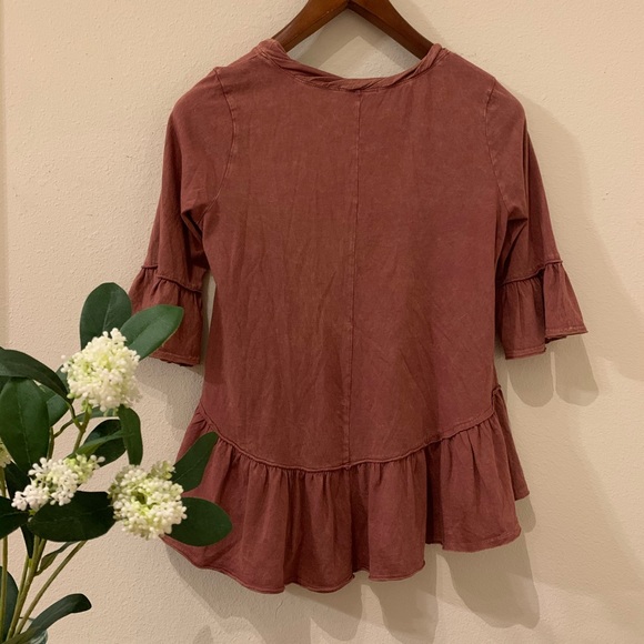 🌻 3/$25 🌻 Flowy Altar’d State Top 🌿 - Picture 3 of 4